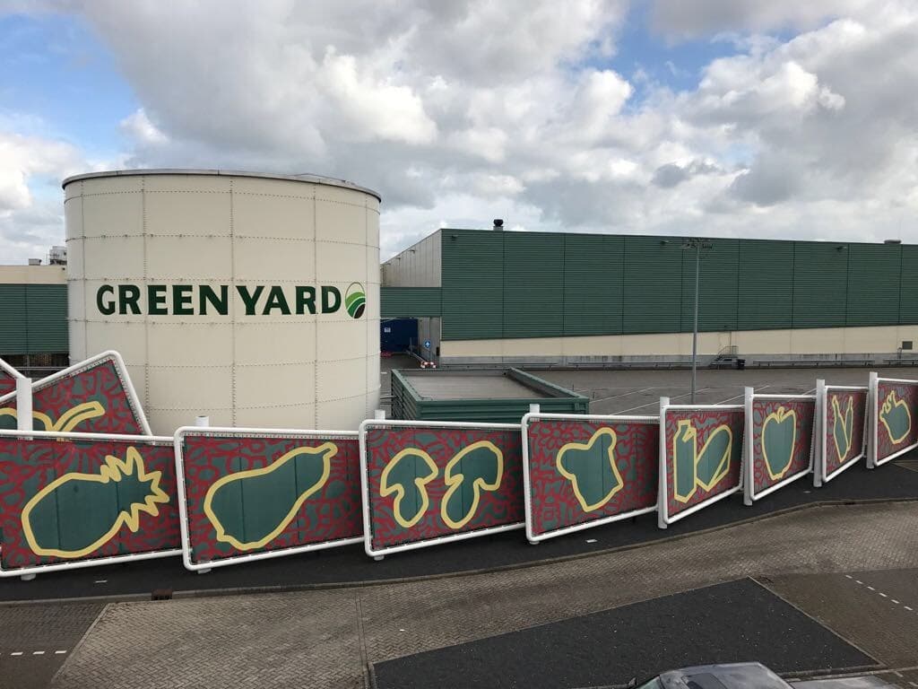 Led lichtreclame voor montage aan de buitenzijde van bedrijven. Duidelijke reclame