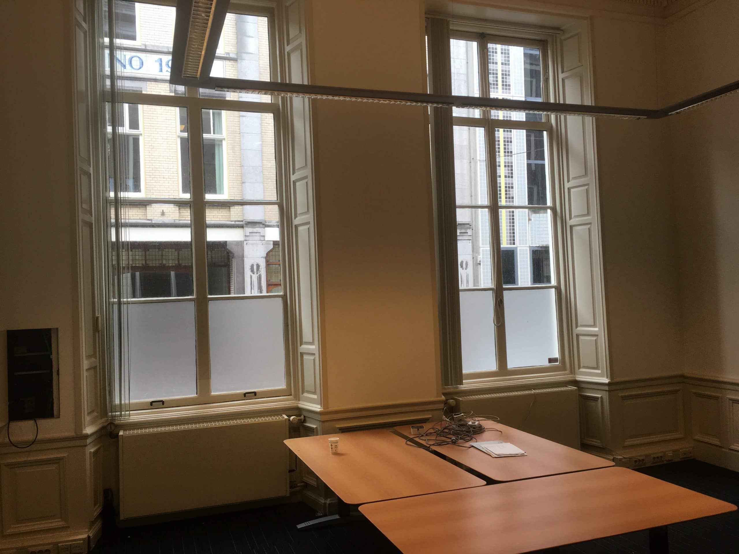 Den Haag - Politieke partijen vertrouwen op de veiligheidsfolie van Sunblock