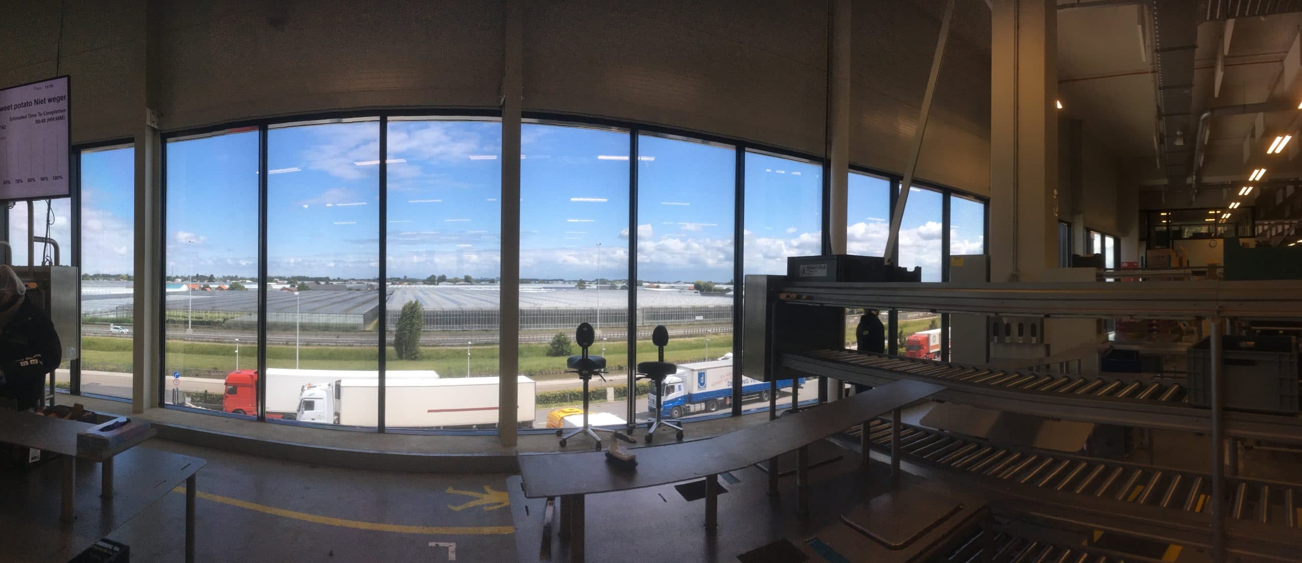 Nature's Pride - Maasland - Productie ruimte werd voorzien van Sunblock Truevue 15 teneinde de hinderlijke schittering van het zonlicht weg te nemen