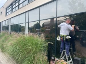 Installatie van OQX70 Sunblock glasfolie in Rotterdam