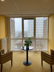 Doorzicht naar buiten na montage van Sunblock Clearview 50, de folie valt nauwelijks op