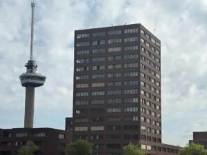 Montage van Sunblock OQX70 - Elfde etage Rotterdam