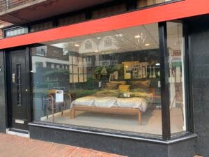 Etalage voorzien van Sunblock UV werende glasfolie